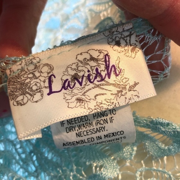 𝅺opulent Lace Top! - Picture 3 of 6